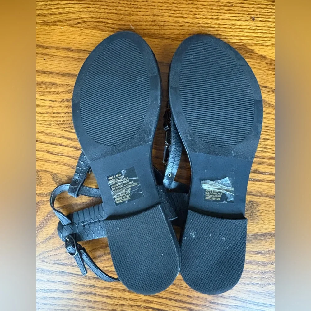 Sandals - Picture 4 of 4